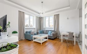Przestronny Apartament Z Widokiem Na Miasto W Warszawie